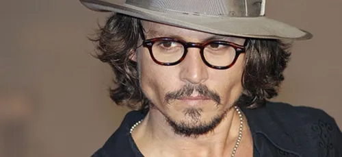 Ruiné et victime d'une conspiration, Johnny Depp attaque ses...