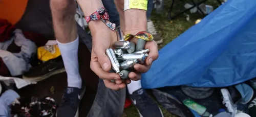 Protoxyde d'azote : adorée, cette drogue peut coûter l'usage de vos...