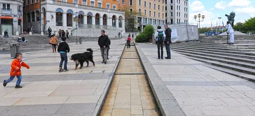 Un homme pelote la poitrine d'une passante : « Elle m'a provoqué en...