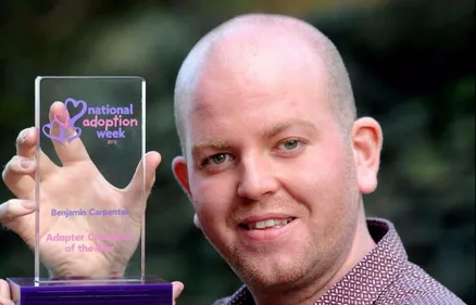 Ce père de famille homosexuel, nommé papa de l'année après avoir...