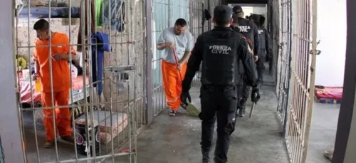 Choc : au Mexique, les membres d'un gang tabassent un prisonnier et...