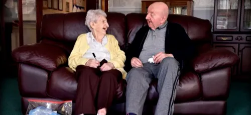 Âgée de 98 ans, elle emménage en maison de retraite pour s'occuper...