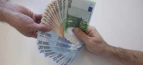 Un Français tiré au sort va recevoir 1 000 euros par mois pour...