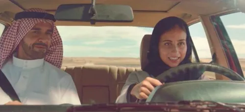 Pour sa dernière publicité, Coca-Cola fait conduire une saoudienne...
