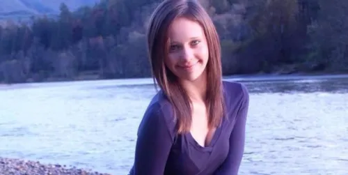 Elle lui tire 2 balles dans la tête parce qu'il «pratiquait mal le...