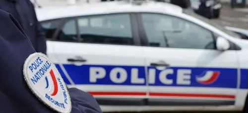Poursuivi par des policiers, il lance des plaquettes de cannabis...