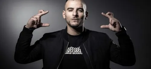 En plein concert, Sofiane annonce la date de sortie et le titre de...