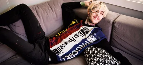 Le jeune rappeur américain Lil Peep est décédé à l'âge de 21 ans.