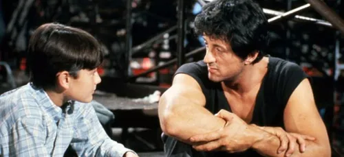 Sylvester Stallone est accusé de viol collectif sur une mineur.