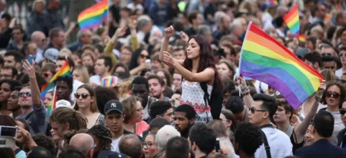 Un politicien anti-lgbt démissionne après avoir été surpris en...