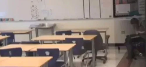 USA : une prof vue en train de sniffer une ligne de cocaïne en...