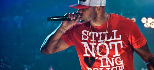 Obligée de chanter avec Rohff sur « Détrône », Nej s'excuse auprès...