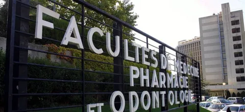 En pleine période d'examen, une étudiante en médecine de 18 ans met...