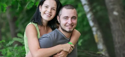 Jaloux au possible, un homme coupe les mains de sa femme à la hache...