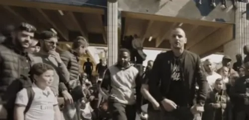 Tronçonneuse, pistolets : Fianso en garde à vue après le tournage...