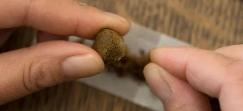 Nantes : la police se vante d'une prise de 7 grammes de shit et se...