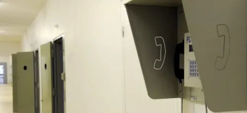 Le ministère de la Justice va installer des téléphones dans chaque...