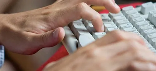 Une jeune femme de 22 ans fait tomber un pédophile en se faisant...