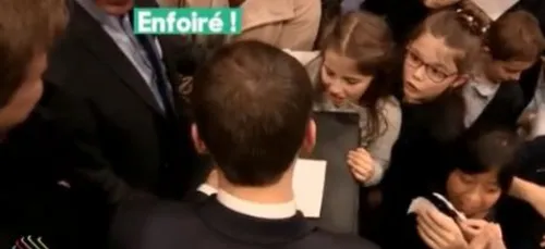 Macron et son garde du corps s'insultent en plein bain de foule !...