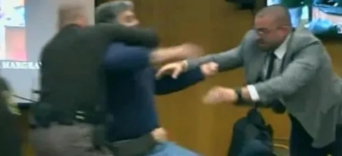 En plein procès, un homme se jette sur le pédophile accusé d'avoir...