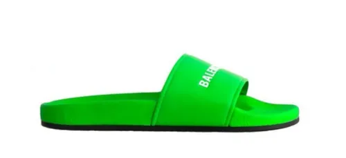 Des claquettes à 545 euros ? Balenciaga l'a fait !