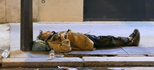 En Dordogne, un SDF de 38 ans découvert mort en pleine rue.