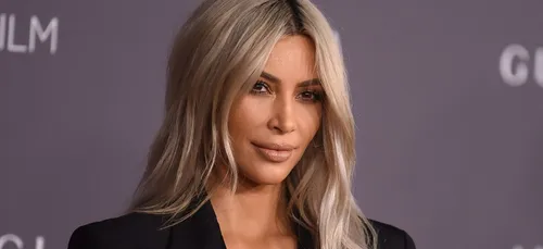 Topless, Kim Kardashian se fait photographier par... Sa propre...