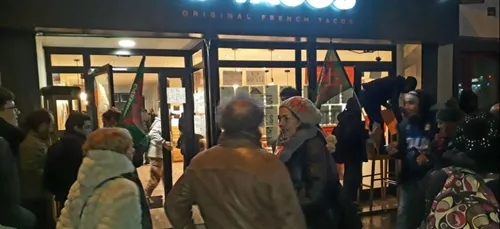 Paris: grève sous tensions chez les employés de O'Tacos.