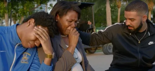 Dans son dernier clip, Drake distribue plus d'un million de dollars...