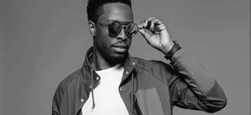 Sur Twitter, Dadju annonce vouloir un feat avec Nov et Singuila !