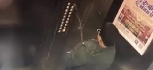 Il se retrouve bloqué dans un ascenseur après avoir uriné sur les...