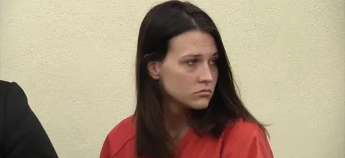 Mariée, cette professeur de science couchait avec son élève de 14...