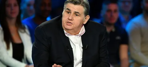 Pierre Ménès se ridiculise en plein direct du Canal Football Club !...