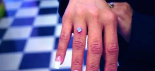 Les bagues de fiançailles, so 2017. Place maintenant aux piercings !