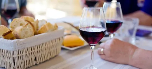 Les Français passent plus de temps à table que le reste du monde !