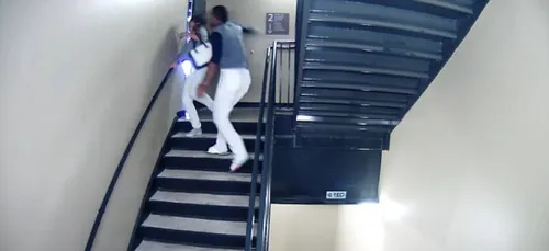 Un joueur professionnel de Baseball frappe sa petite-amie et choque...