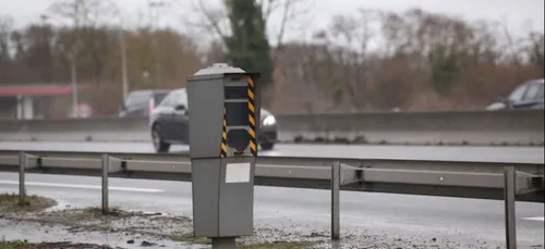 Il risque la prison ferme pour avoir fait un doigt d'honneur à un...