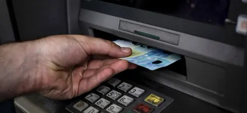 Paris : un hacker retire près de 22.000 euros d'un distributeur !