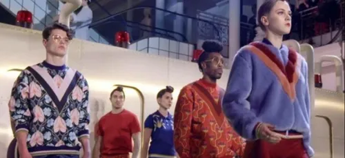 Avec "Défiler", Stromae effectue un retour tonitruant ! (Vidéo)