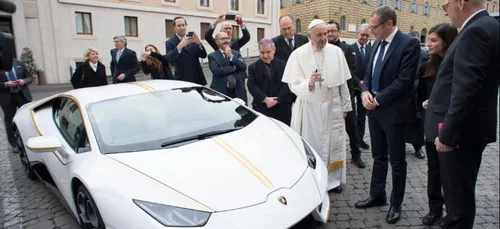 Tranquille, le pape François vend sa Lamborghini pour 715.000 euros !