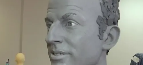 Musée Grévin : moquée, la statue d'Emmanuel Macron devrait être...