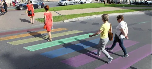Périgueux : un passage piéton arc-en-ciel en l'honneur de la...