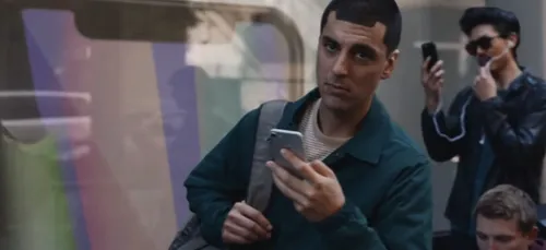 Pour sa nouvelle pub Galaxy S9, Samsung se permet de troller Apple...
