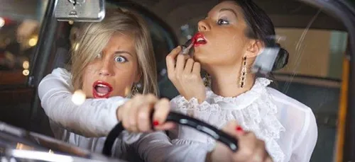 Au volant, les femmes seraient des conductrices modeles... Les...
