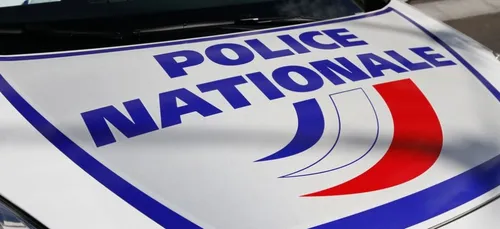 Un père et son fils, frappés par des élèves à la sortie d'un collège