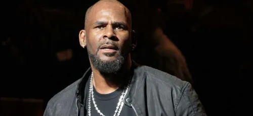 R.Kelly serait gay, selon l'une de ses anciennes victimes (victime)
