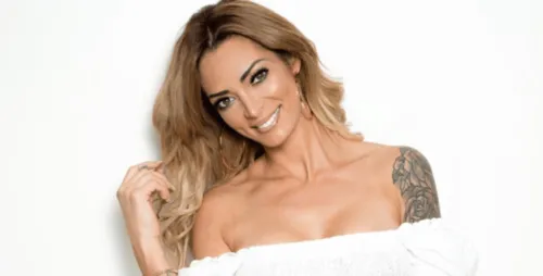 Emilie Nef Naf : Affiche son fessier, et affole la toile (photos)