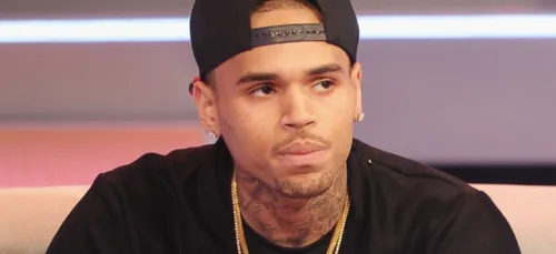 Chris Brown tente un tour de passe-passe pour effacer son nom d'une...