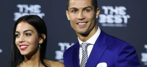 En vacances, la petite-amie de Cristiano Ronaldo dévoile ses fesses...