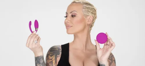 Amber Rose se lâche et se lance dans les sex-toys ! (vidéo)